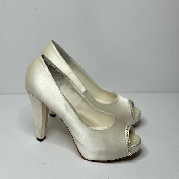 Benjamin Adams White Satin w/ Crystals Platform Heels Size 7.5 - Picture 3 of 10